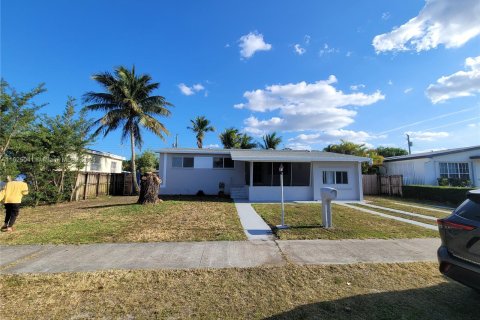 House in Miami, Florida 3 bedrooms, 103.12 sq.m. № 1271990 - photo 22