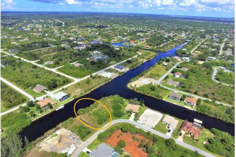 Terreno en venta en Port Charlotte, Florida № 946946 - foto 4