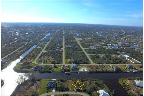 Terreno en venta en Port Charlotte, Florida № 946946 - foto 3