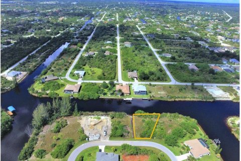 Terreno en venta en Port Charlotte, Florida № 946946 - foto 9