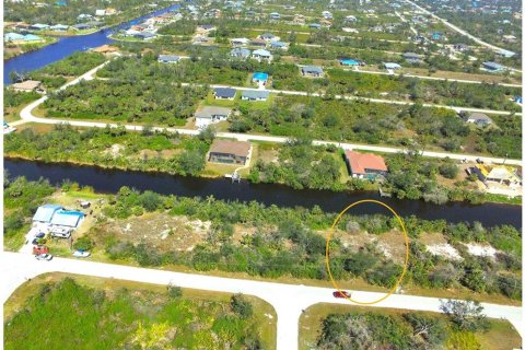 Terreno en venta en Port Charlotte, Florida № 946945 - foto 3