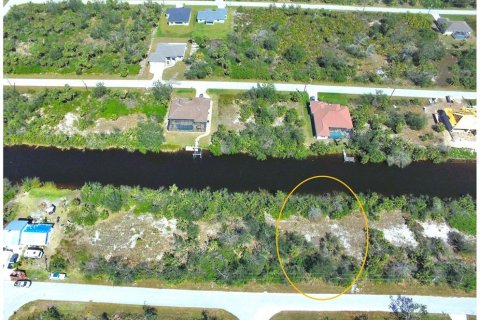 Terreno en venta en Port Charlotte, Florida № 946945 - foto 2