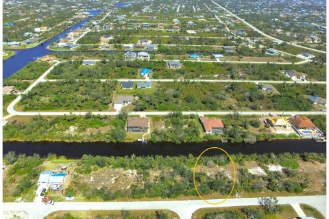 Terreno en venta en Port Charlotte, Florida № 946945 - foto 1