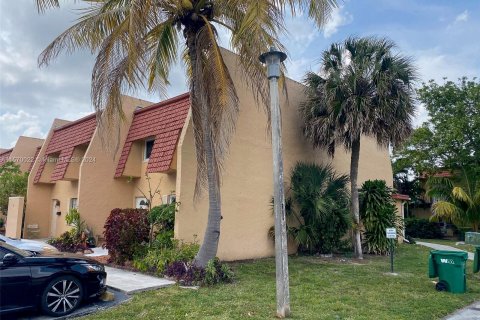 Touwnhouse à vendre à Tamarac, Floride: 4 chambres, 204.38 m2 № 1128778 - photo 3