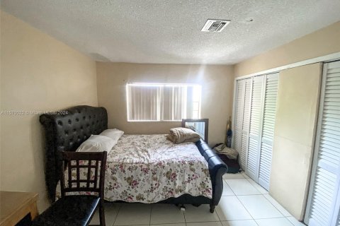 Touwnhouse à vendre à Tamarac, Floride: 4 chambres, 204.38 m2 № 1128778 - photo 11