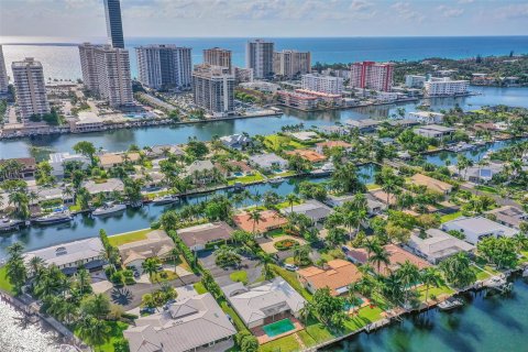 Villa ou maison à vendre à Hallandale Beach, Floride: 3 chambres, 268.39 m2 № 1120077 - photo 6