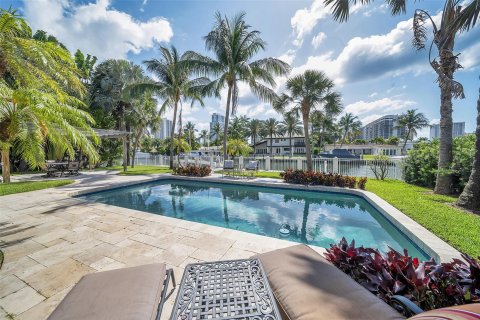 Villa ou maison à vendre à Hallandale Beach, Floride: 3 chambres, 268.39 m2 № 1120077 - photo 26