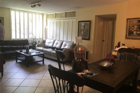 Condo in Sunny Isles Beach, Florida, 2 bedrooms  № 1365816 - photo 5