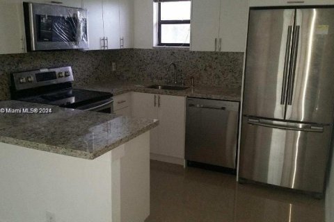 Apartamento en alquiler en Doral, Florida, 1 dormitorio, 65.96 m2 № 1365856 - foto 2