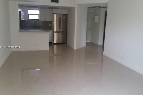 Apartamento en alquiler en Doral, Florida, 1 dormitorio, 65.96 m2 № 1365856 - foto 4