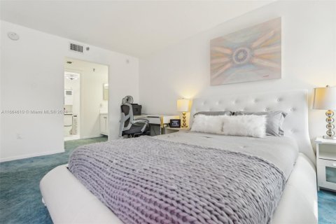 Condominio en alquiler en Miami Beach, Florida, 2 dormitorios, 99.41 m2 № 1375725 - foto 13