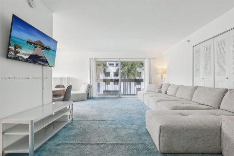 Condominio en alquiler en Miami Beach, Florida, 2 dormitorios, 99.41 m2 № 1375725 - foto 3