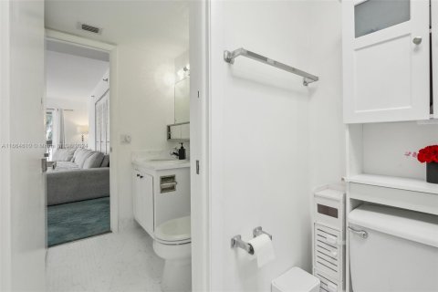 Condominio en alquiler en Miami Beach, Florida, 2 dormitorios, 99.41 m2 № 1375725 - foto 9