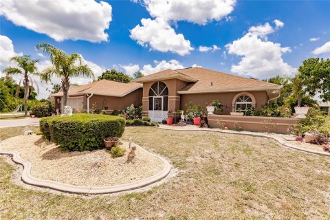 Villa ou maison à vendre à Punta Gorda, Floride: 4 chambres, 269.04 m2 № 1163759 - photo 3