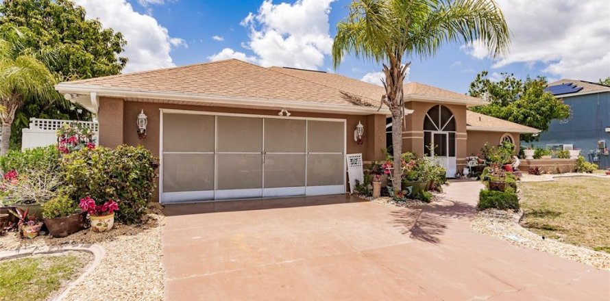 Villa ou maison à Punta Gorda, Floride 4 chambres, 269.04 m2 № 1163759