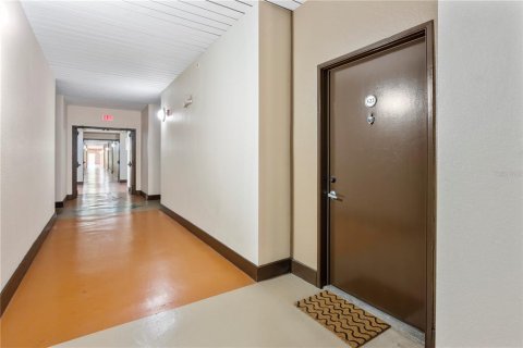 Condo in Tampa, Florida, 1 bedroom  № 1408100 - photo 3