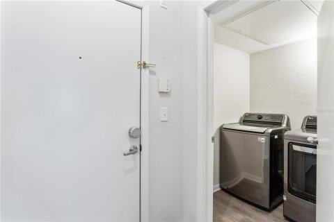 Condo in Tampa, Florida, 1 bedroom  № 1408100 - photo 22