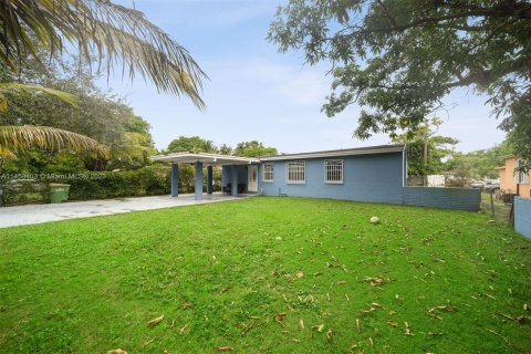 House in North Miami, Florida 3 bedrooms, 93.46 sq.m. № 739653 - photo 1