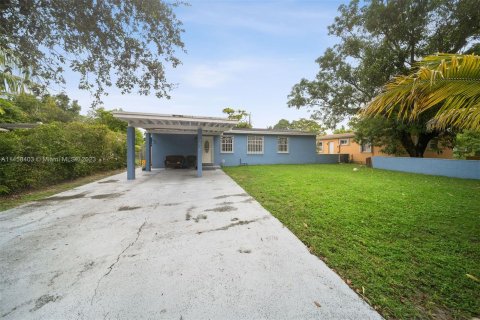 House in North Miami, Florida 3 bedrooms, 93.46 sq.m. № 739653 - photo 3