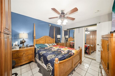 House in North Miami, Florida 3 bedrooms, 93.46 sq.m. № 739653 - photo 14