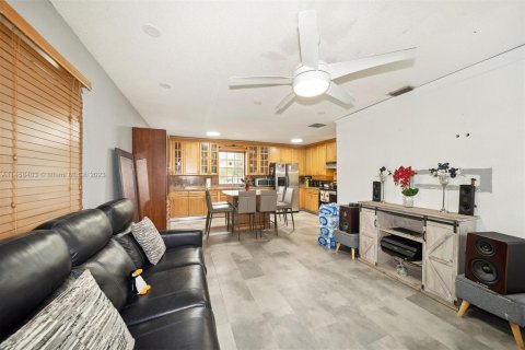 Casa en venta en North Miami, Florida, 3 dormitorios, 93.46 m2 № 739653 - foto 6