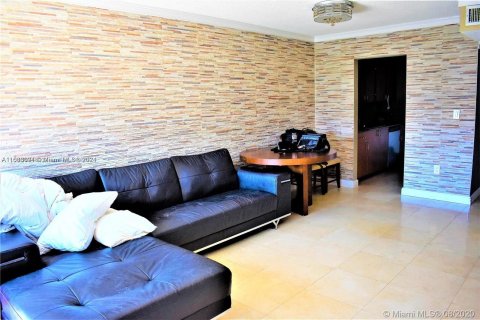 Condo in Sunny Isles Beach, Florida, 1 bedroom  № 1162536 - photo 4