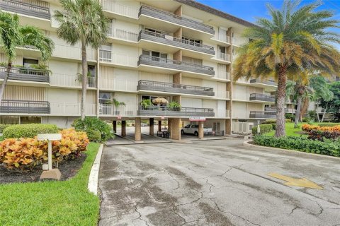 Condo in Boca Raton, Florida, 2 bedrooms  № 1368193 - photo 1