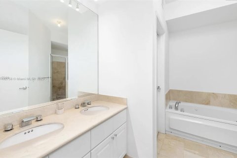 Condo in Miami Beach, Florida, 2 bedrooms  № 751770 - photo 10