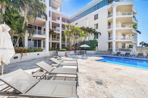 Condo in Miami Beach, Florida, 2 bedrooms  № 751770 - photo 14