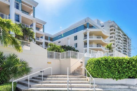 Condo in Miami Beach, Florida, 2 bedrooms  № 751770 - photo 13