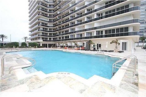 Condominio en alquiler en Surfside, Florida, 2 dormitorios, 176.51 m2 № 14086 - foto 7