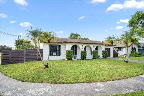 Villa ou maison à vendre à Sunrise, Floride: 3 chambres, 134.71 m2 № 1377322 - photo 1