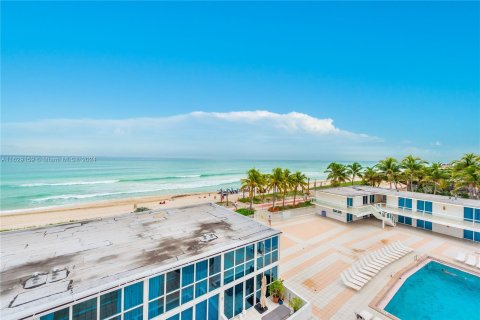 Copropriété à vendre à Miami Beach, Floride: 3 chambres, 137.68 m2 № 1290873 - photo 28