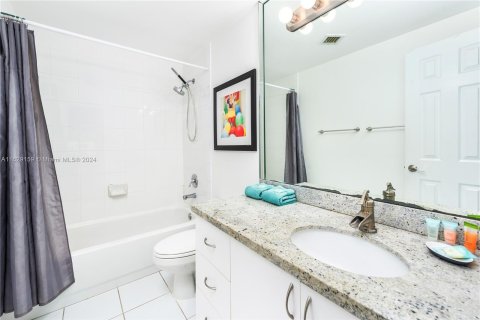 Condo in Miami Beach, Florida, 3 bedrooms  № 1290873 - photo 20