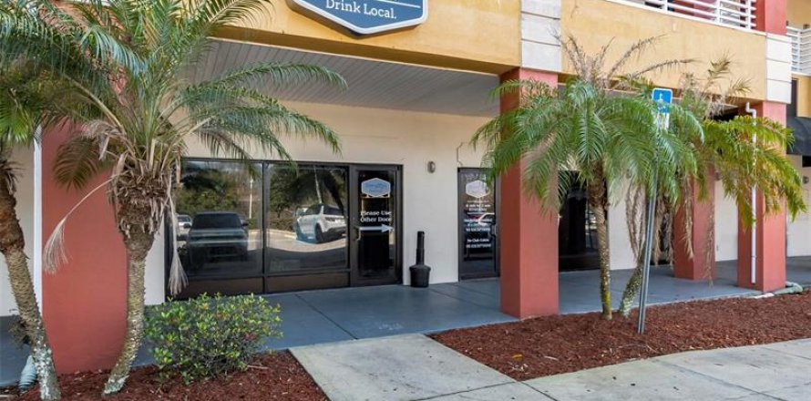 Commercial property in Palm Coast, Florida № 341639