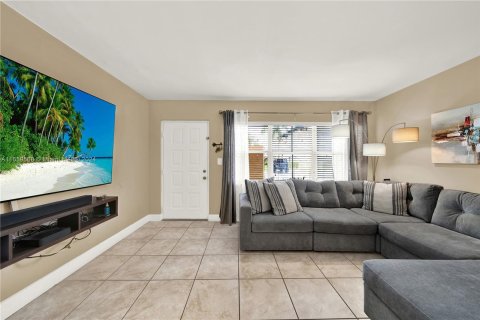 Condo in Miami, Florida, 2 bedrooms  № 1367107 - photo 6