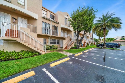 Condo in Miami, Florida, 2 bedrooms  № 1367107 - photo 11