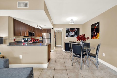 Condo in Miami, Florida, 2 bedrooms  № 1367107 - photo 7