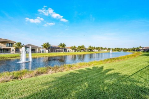 House in Delray Beach, Florida 5 bedrooms, 486.16 sq.m. № 925212 - photo 15