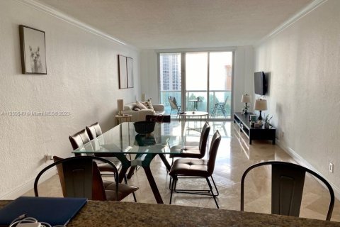 Condominio en venta en Sunny Isles Beach, Florida, 1 dormitorio, 93.37 m2 № 604687 - foto 15