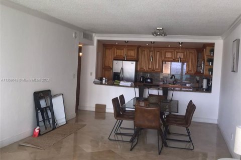 Condominio en venta en Sunny Isles Beach, Florida, 1 dormitorio, 93.37 m2 № 604687 - foto 29