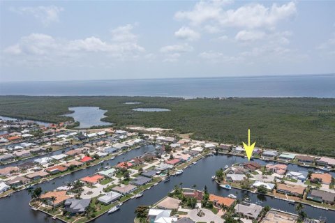 House in Punta Gorda, Florida 3 bedrooms, 219.62 sq.m. № 1201975 - photo 4