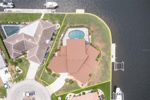 House in Punta Gorda, Florida 3 bedrooms, 219.62 sq.m. № 1201975 - photo 15