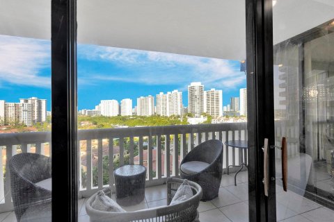 Condo in Aventura, Florida, 2 bedrooms  № 857070 - photo 9