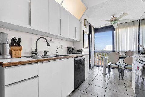 Copropriété à vendre à Aventura, Floride: 2 chambres, 114.27 m2 № 857070 - photo 24