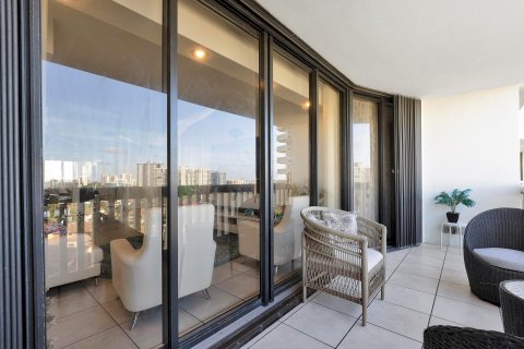 Condo in Aventura, Florida, 2 bedrooms  № 857070 - photo 8