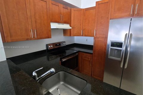 House in Miami, Florida 3 bedrooms, 106.28 sq.m. № 1382961 - photo 9