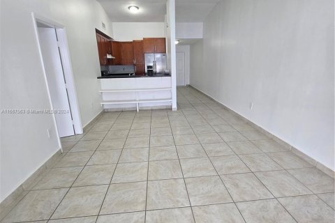 House in Miami, Florida 3 bedrooms, 106.28 sq.m. № 1382961 - photo 13