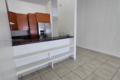 House in Miami, Florida 3 bedrooms, 106.28 sq.m. № 1382961 - photo 20