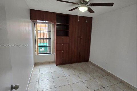 House in Miami, Florida 3 bedrooms, 106.28 sq.m. № 1382961 - photo 21